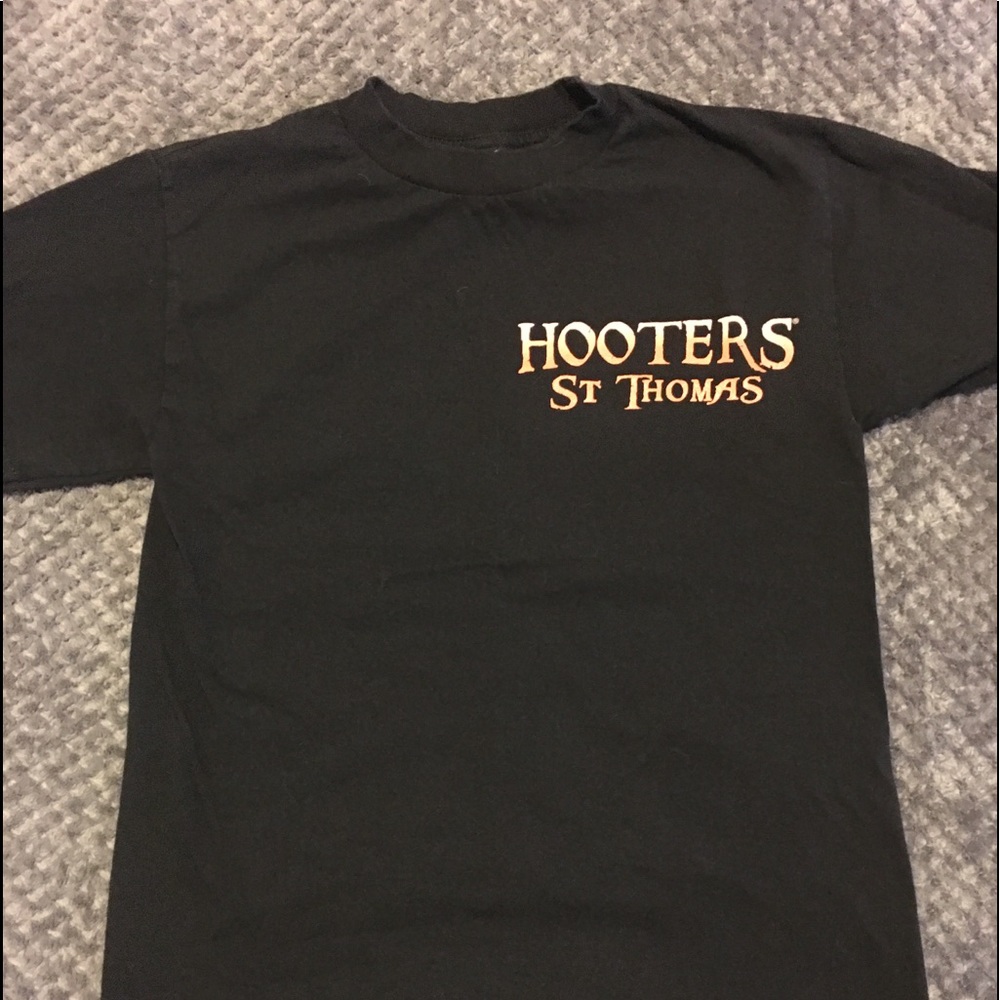 Black Hooters t shirt